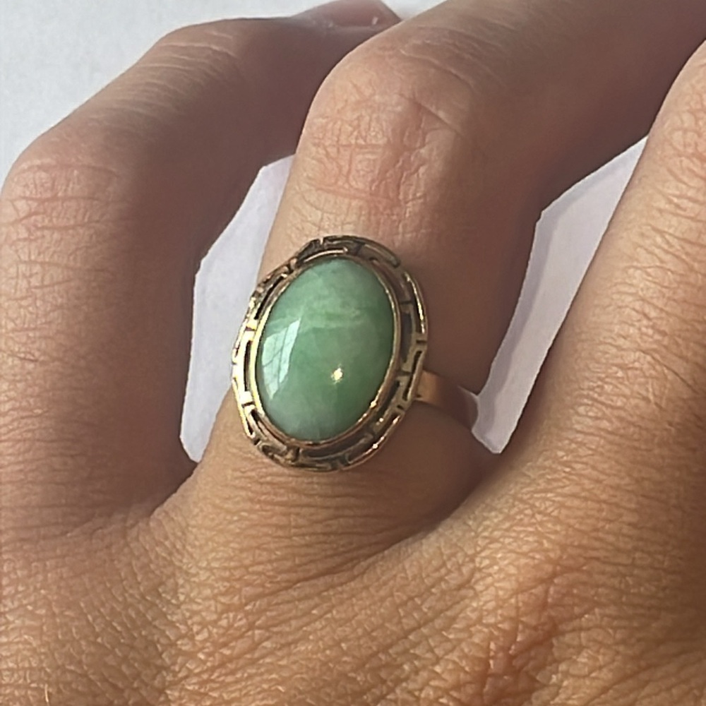 Solid Vintage 14K Yellow Gold Jade Ring